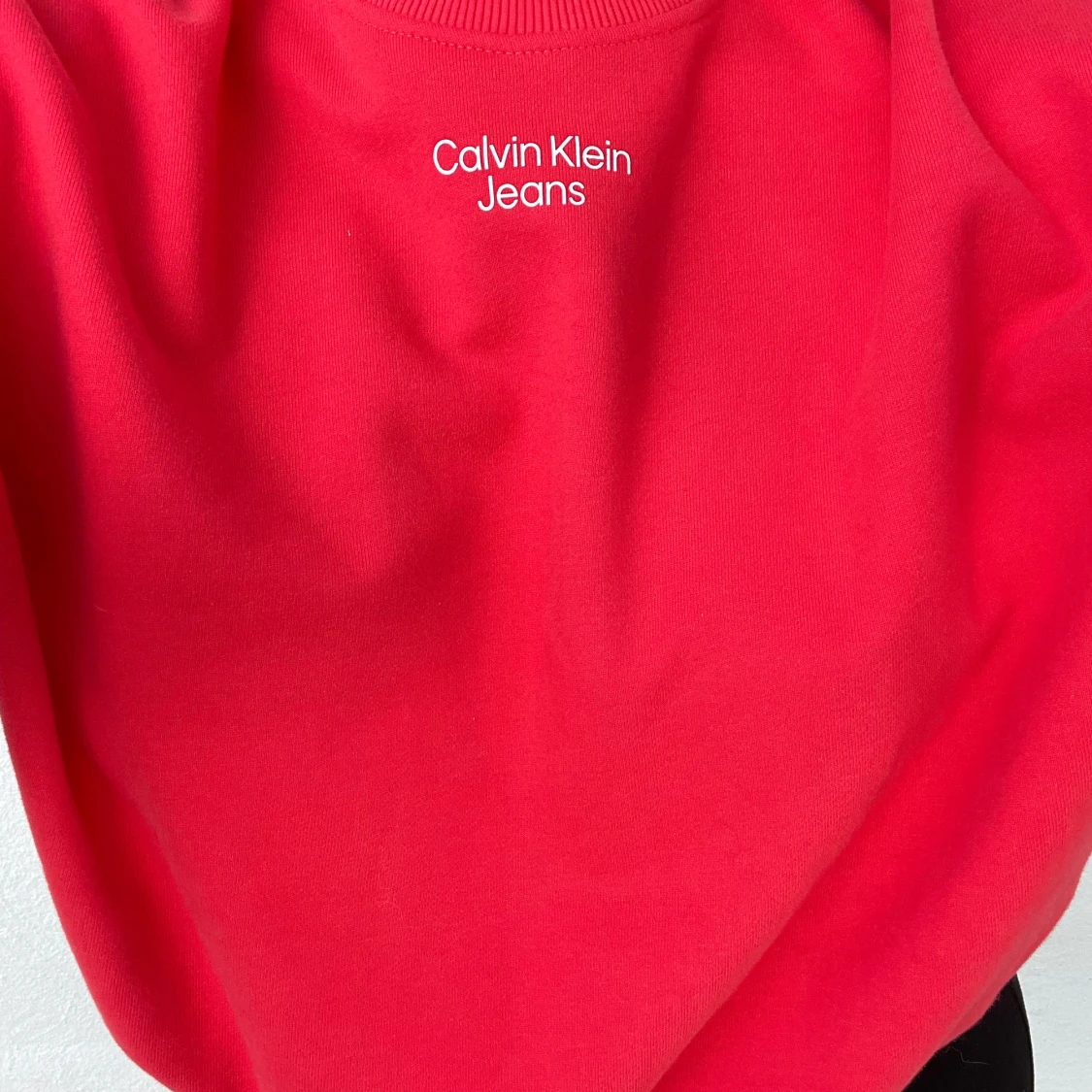 Röd croppad tröja från Calvin Klein