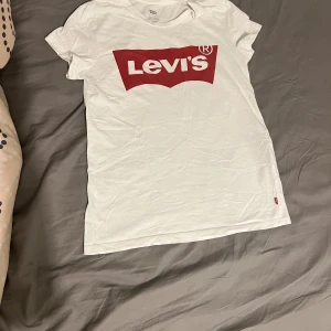 Levi’s t-shirt - Oanvänd 
