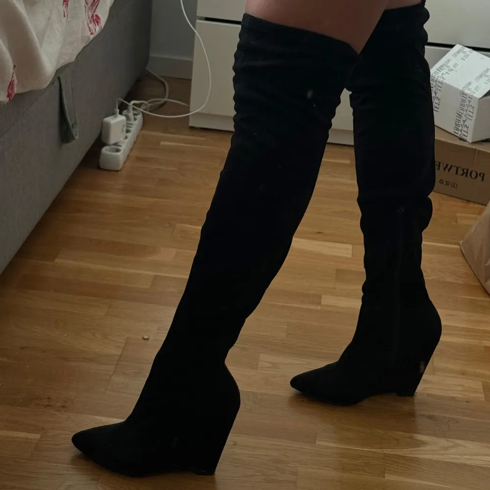 Boots från Nelly shoes storlek 37 Mycket sparsamt använda (endast använda 2 gånger) Säljer för 400kr men vid snabb affär kan priset diskuteras . Skor.