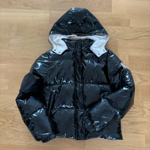 Glansig jacka - Tjock vinterjacka frpn Boohoo