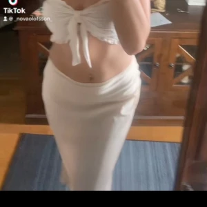 Beige kjol  - Knappt använd