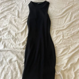 Svart klänning  - En svart basic klänning 