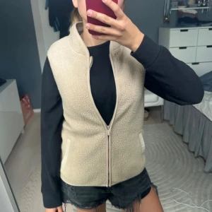 Teddy väst - Supersnygg Teddy väst!🙌🏻❤️