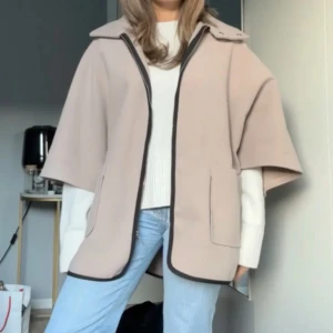 Poncho jacka  - Poncho jacka perfekt till hösten! 