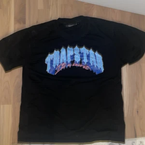 trapstar tee - trapstar tshirt storlek S oanvänt