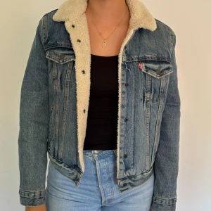 Levi’s jacka  - Jättefin levisjacka. 
