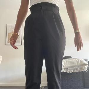 Kostymbyxor  - Väldigt högmidjade