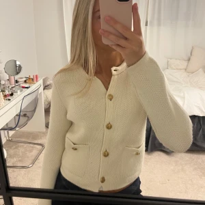 Zara kofta - Skit snygg kofta från zara knappt använd 😍😍😍 
