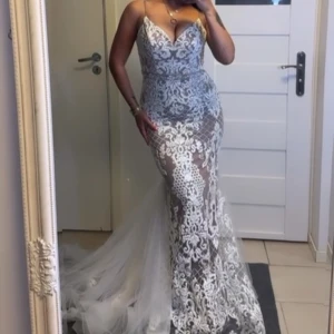 Bröllops klänning  - Mycket fin klänning som passar bra till bröllop endast använd en gång och är i mycket bra skick
