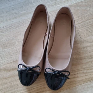Ballerina i stl 36  - Mycket fint skick! Ballerinaskor i stl 36
