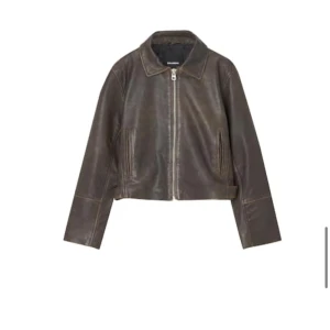 SÖKER - söker den här jackan från pull and bear 