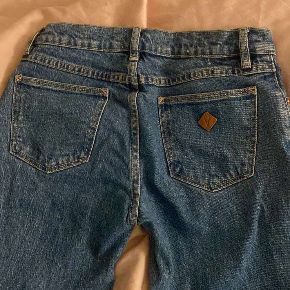 Använd Max 2 gånger så in princip helt nya Modell Low straight Stl 26 i midjan. Jeans & Byxor.