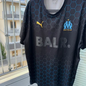 Marseille  - Använd Marseille från år 2020/21 en collab mellan marseille och Balr