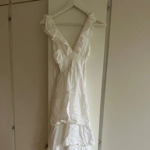Vit maxiklänning - Säljer denna fina klänningen som jag köpt i Thailand 💗