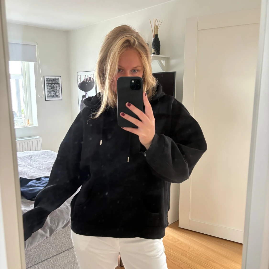 Svart hoodie