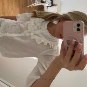 Jättesöt blus  - Superfin blus i bra skick, säljer då den tyvärr inte används längre, pris kan diskuteras vid snabb affär, hör gärna av er vid frågor!❤️❤️