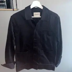 Jag säljer min These Glory Days overshirt då jag inte längre använder den. Den har inga defekter då den inte har kommit till så mycket användning. Om du är intresserad eller har några funderingar är det bara att skriva!