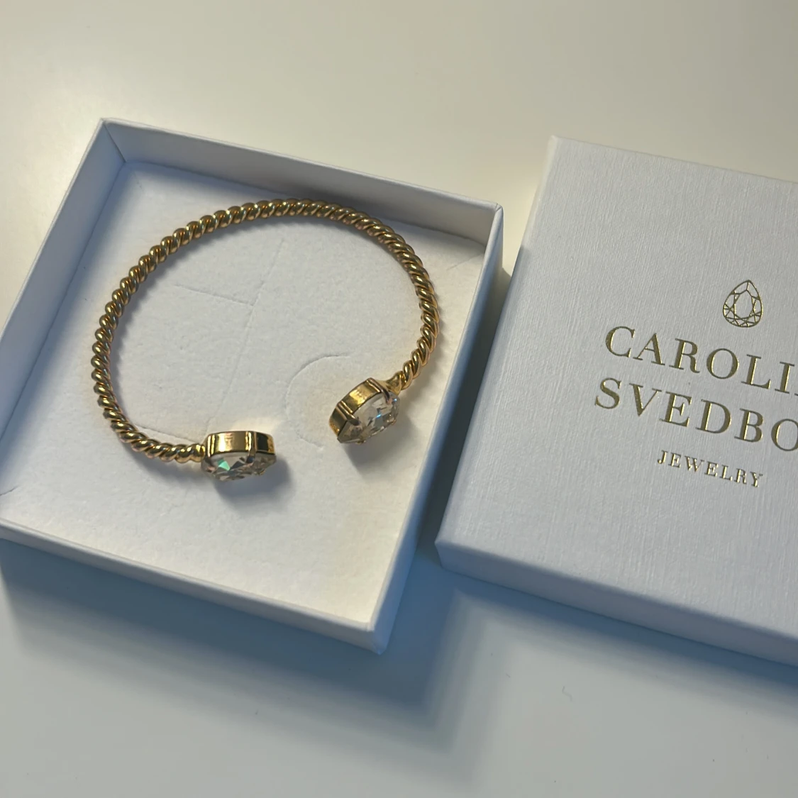 Caroline Svedbom armbandet - 90