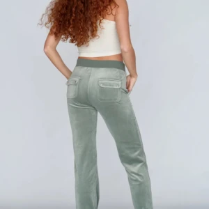 Juicy  - Bra skicka färg på knäna från en hoppkudde, ni kan få bilder på den oxå🩷