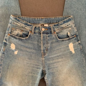 Jeans med revor - Flitigt använda men bra skick💕