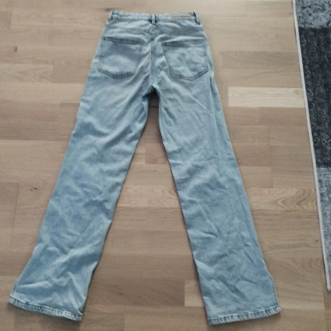 Ljusa jeans med slits - 90