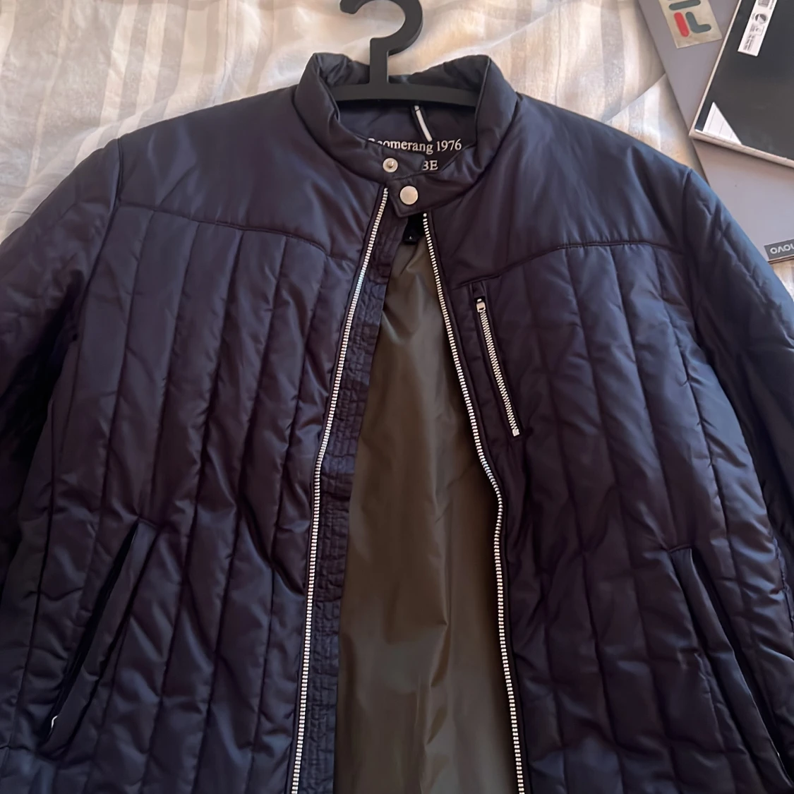 Bomberjacka, boomerang