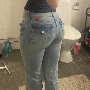 Lågmidjade jeans - Så fina, tyvärr blivit för små för mig. Använda några gånger