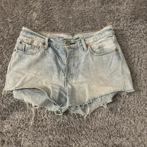 Levis shorts - Säljer min Levis shorts pga att de är för små. De är som nya och har inte använts mycket. 