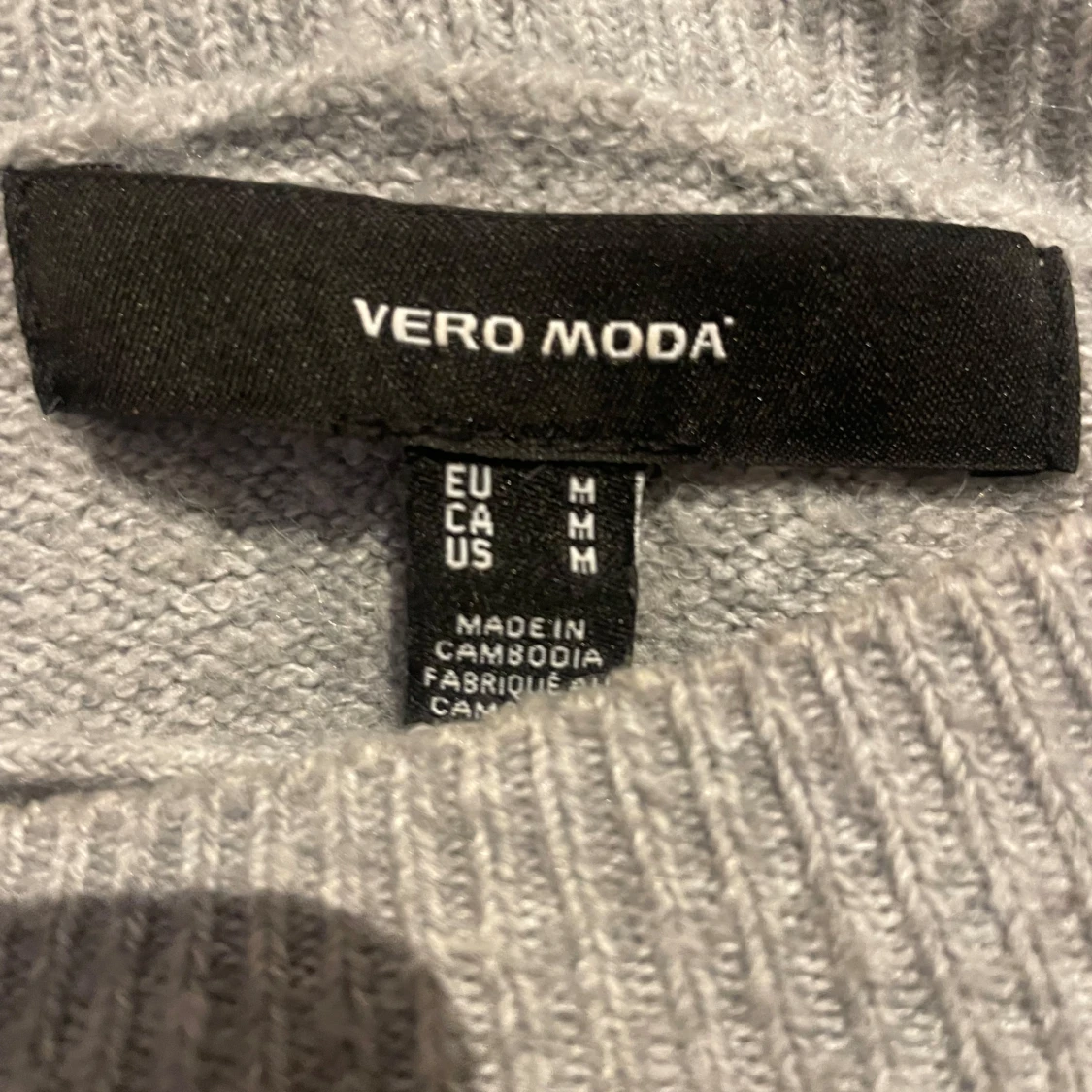 Grå stickad tröja  - 90