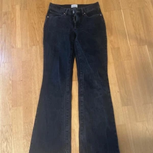 Low waist jeans bootcut - Säljer mina Low waist jeans som är bootcut från Abrand.  De är i bra skick🥰