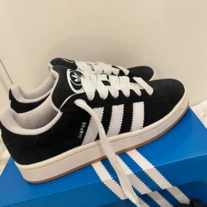 Adidas campus - Fint skick/nyskick bara använda några gånger, kvitto finns inhandlade på Junkyard