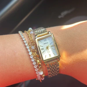 Guld klocka - Guld klocka från sottas. Liknar mockberg