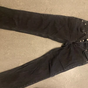 Icon Jeans - Säljer ett par Icon jeans i storlek M. Dessa jeans är köpta för ett år sen  från lager 157 och är i mycket gott skick. Använt 2 gånger. Pris kan diskuteras 