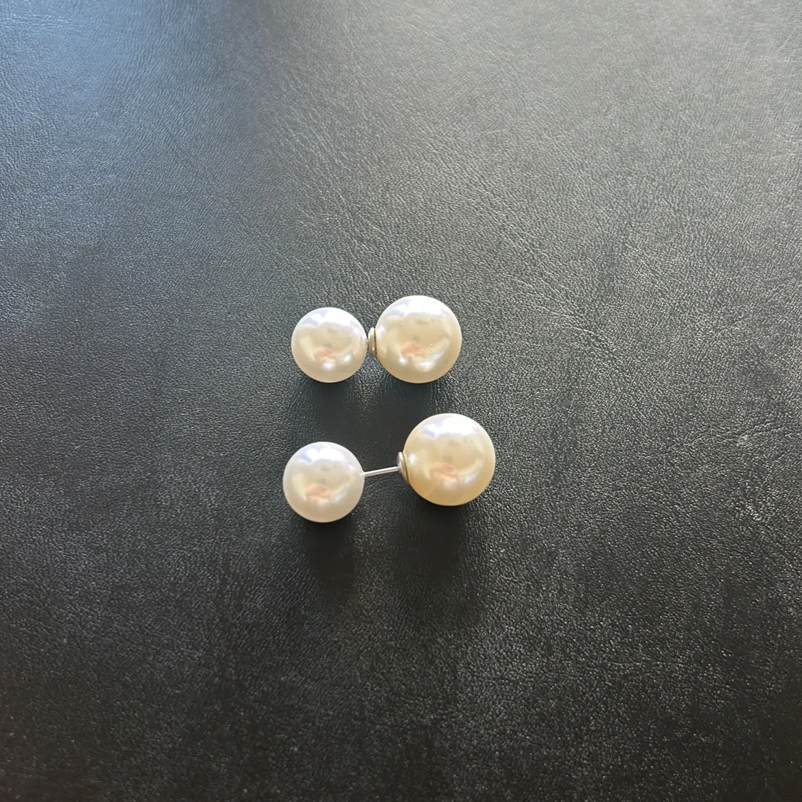 Dubbelpärlörhängen i vit - 90