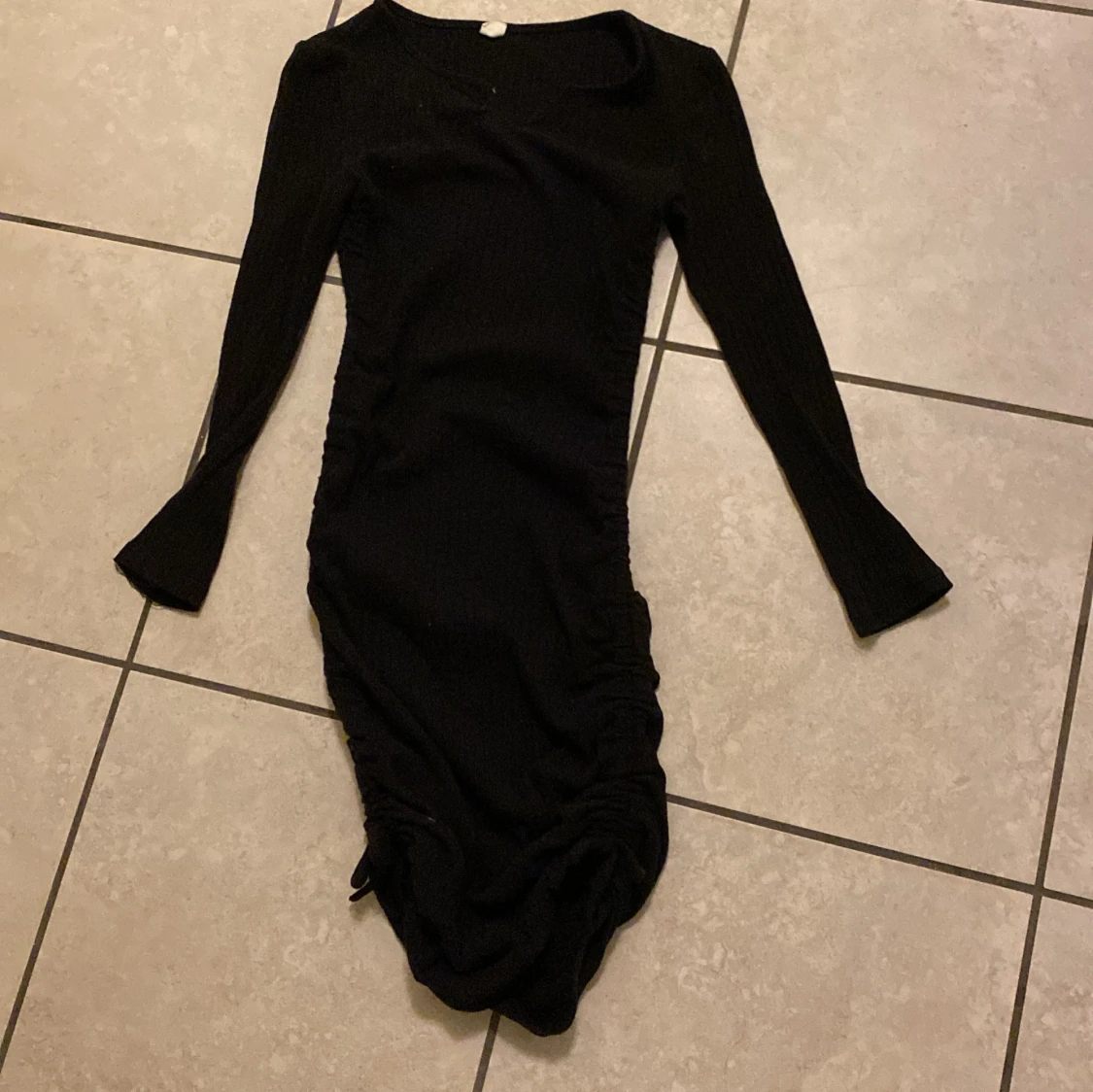 Svart ribbad klänning