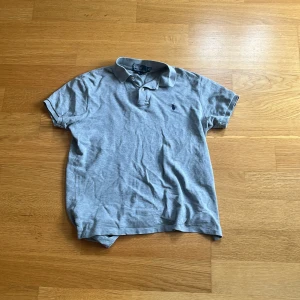 Ralph lauren pike - Schysst ralphlauren pike. Custom fit storlek medium, skick 8/10