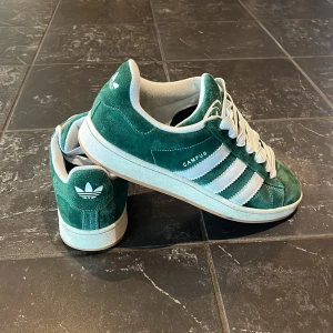 Adidas campus  - bra skick knappt använda då de var för stora köpta utav merchsweden nypris 1799