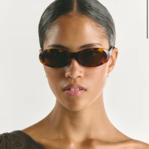 Corlin solglasögon - Säljer mina Corlin solglasögon i modellen Louis och färgen Tortoise. Nypris 1299 på hemsidan men säljer för 700 kr. Knappt använda☺️