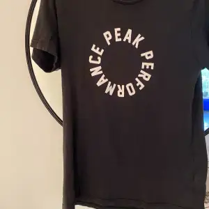 En peakperformance T-shirt storlek m