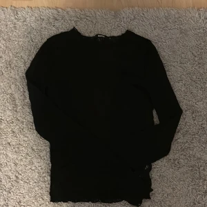 Aldrig använts. - Storlek S skick som en ny tröja. Lite genomskinlig 