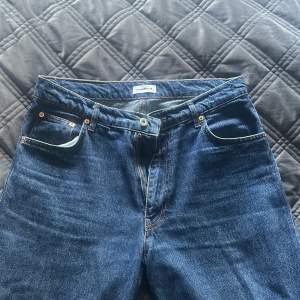 Woodbird jeans, strl 32/32. 90s blue. Knappt använda, inget som syns. Nypris 1000kr