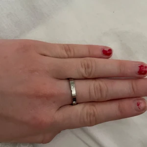 Ring - Silver ring, köpt på raglady. Vet inte exakt storlek men tror 17,5