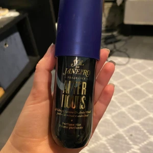 After hours parfym - En nästintill oanvänd After hours parfym från sol de janeiro😍 