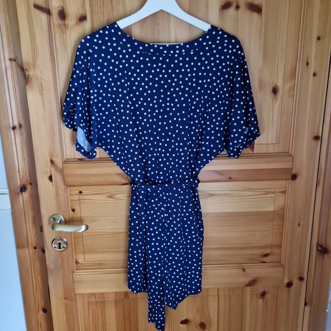 Blå prickig omlottklänning - 90