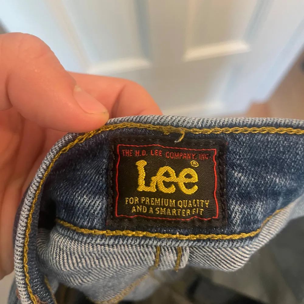 Hej, Säljer dessa snygga Lee jeans! Fint skick utan några som helst skador. W30 men känns lite mindre i midjan, Svarar gärna på frågor så hör av dig om du undrar något👍. Jeans & Byxor.