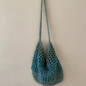 Virkad väska - 🪩 Handgjord crossbody-väska. 🪩