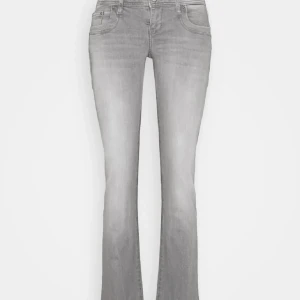 Ltb jenas grå - Kontakta gärna mig om ni skulle vilja byta ett par 27-26x32. Mot mina 28x32. Kan även tänka mig sälja❤️❤️