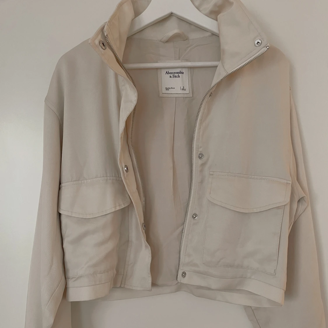 Beige kort Jacka från abercrombie & fitch