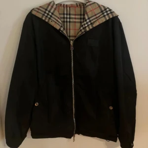 Burburry jacka - Letar efter byten mot min oanvända burburry jacka i M