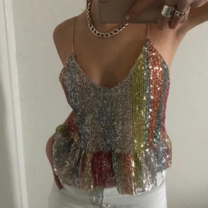 Zara festtopp  - Lånade bilder!! Zara glitter festtopp i flera färger med paljetter. Köpt här på Plick men passar ej. 